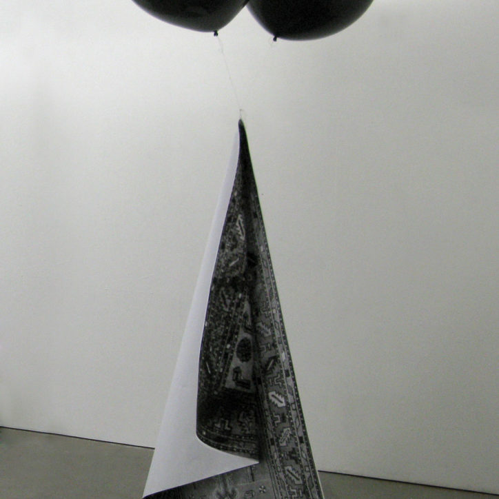 Tapis Ascentionnel helium balloon print paper carpet